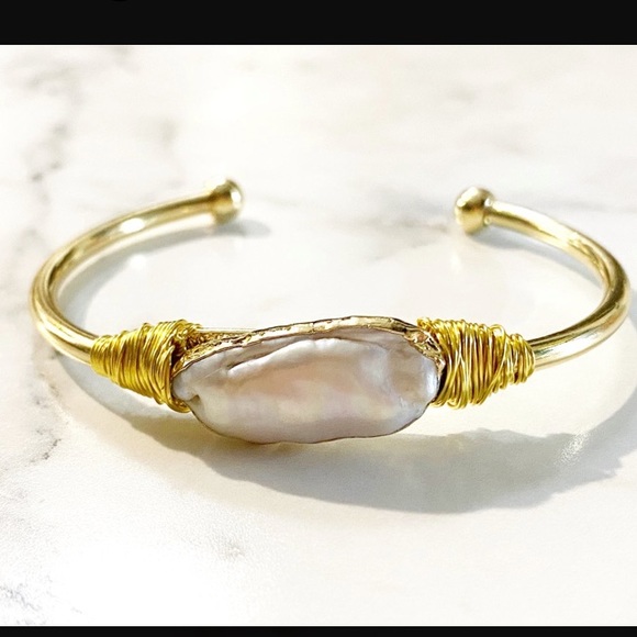 Biwa Pearl 24 K Gold Plated Bangle - Picture 3 of 10
